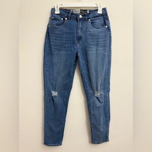 {SilverTab-Levi’s Strauss and Co}-Mini Mom Jeans